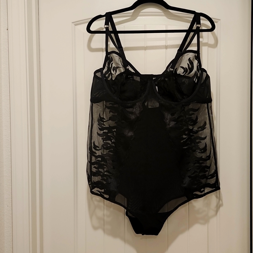 NWT EMBROIDERED FLAMES BLACK BODYSUIT Torrid SZ2